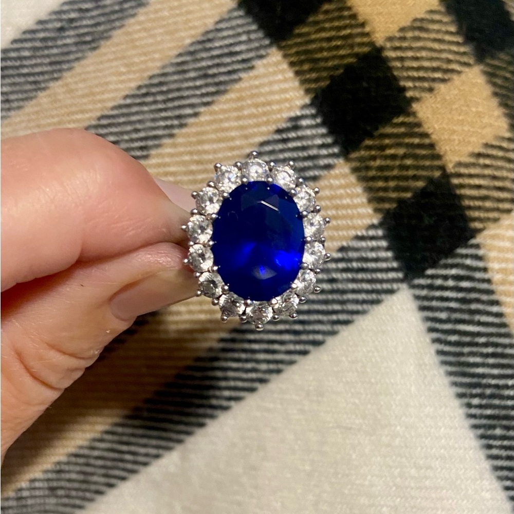 Princess Kate inspired ring 💙 - Picture 4 of 6